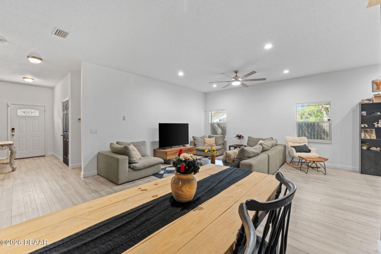 637 Holmes Avenue, Daytona Beach, FL 32114 Photo