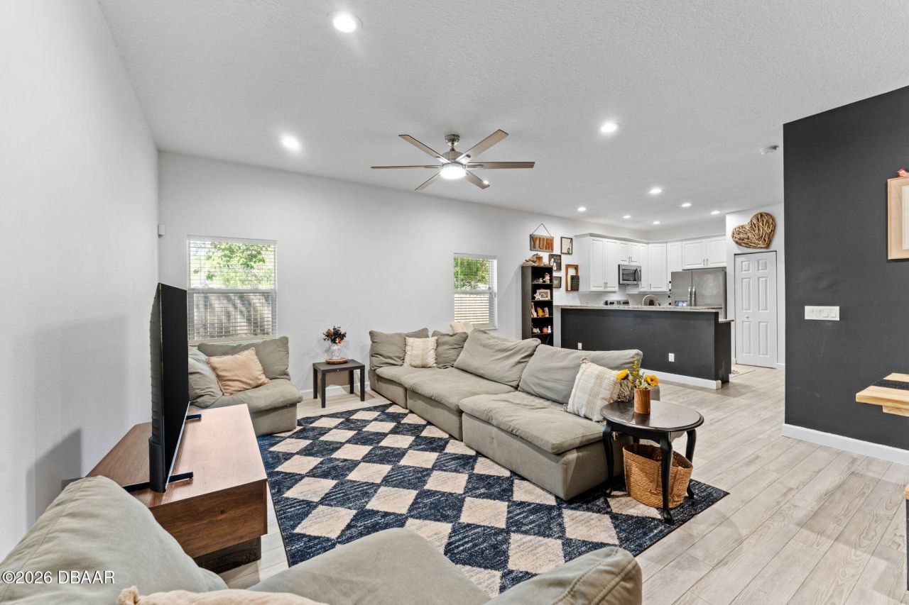 637 Holmes Avenue, Daytona Beach, FL 32114 Photo