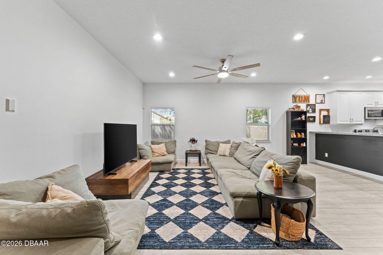 637 Holmes Avenue, Daytona Beach, FL 32114 Photo