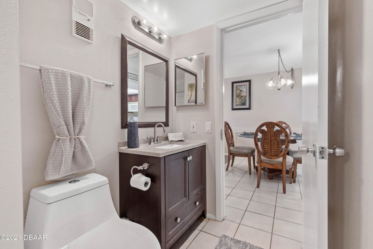 425 S Atlantic Avenue, Unit 204, New Smyrna Beach, FL 32169 Photo