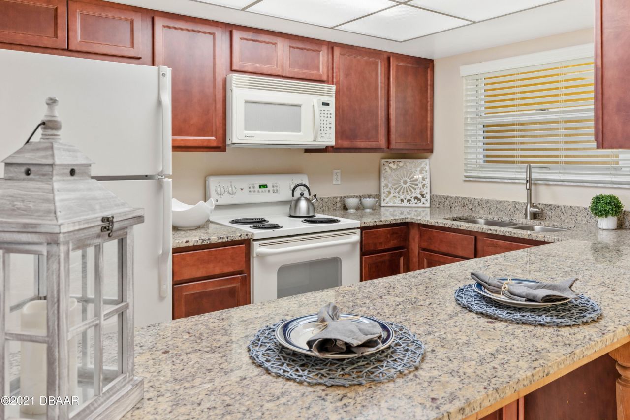 425 S Atlantic Avenue, Unit 204, New Smyrna Beach, FL 32169 Photo