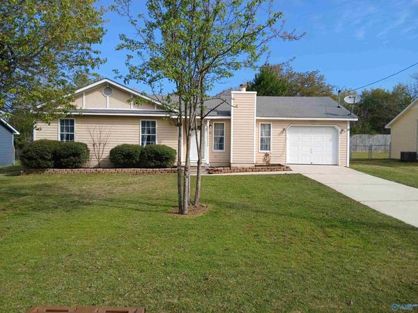 813 Sunshine Street, Hartselle, AL 35640