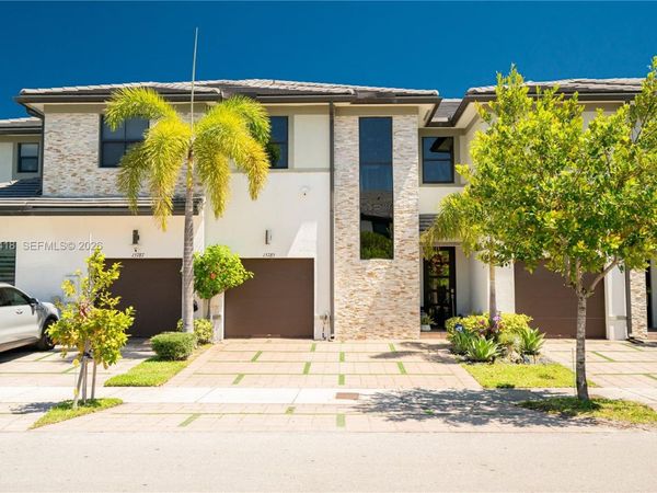 15785 NW 91st Ct , Miami Lakes, FL 33018