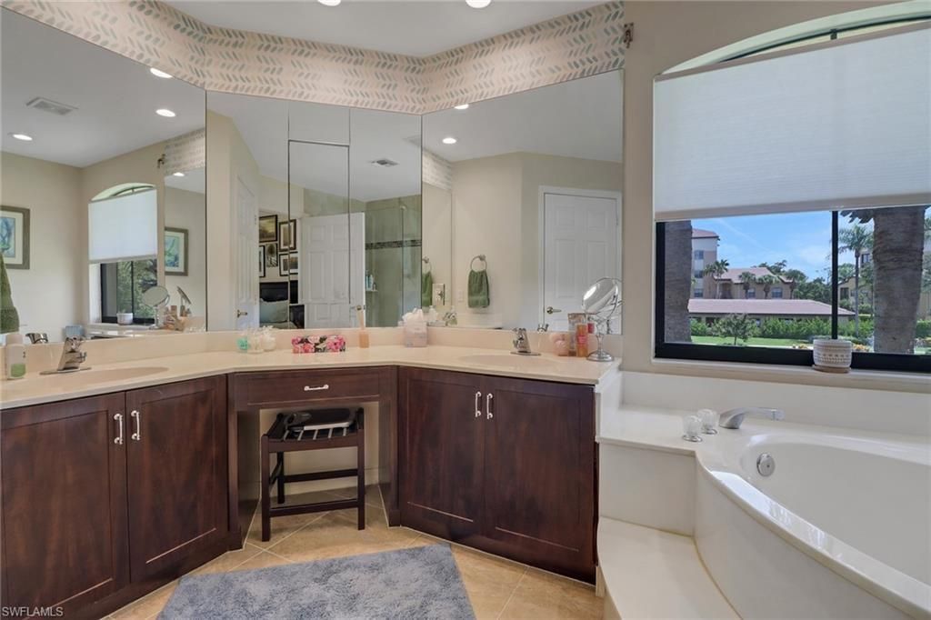 184 Vintage Cir , Unit N201, Naples, FL 34119 Photo