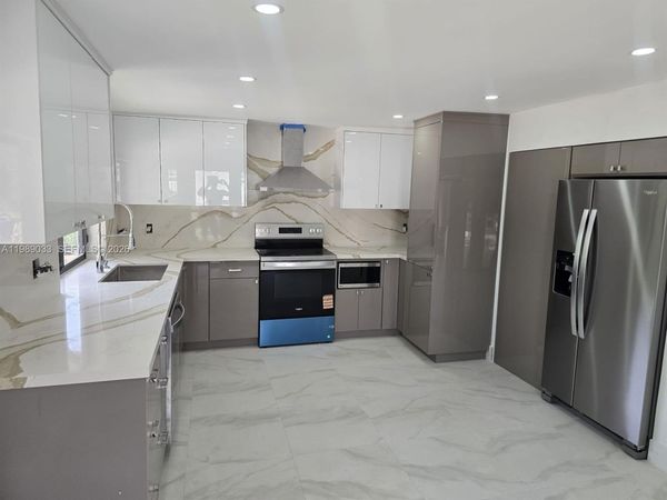 270 NW 147th St, Unit 270, Miami, FL 33168