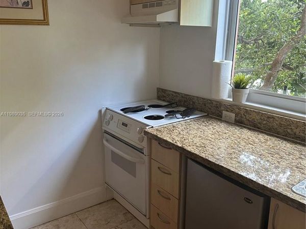 2951 S Bayshore Dr, Unit 417, Miami, FL 33133