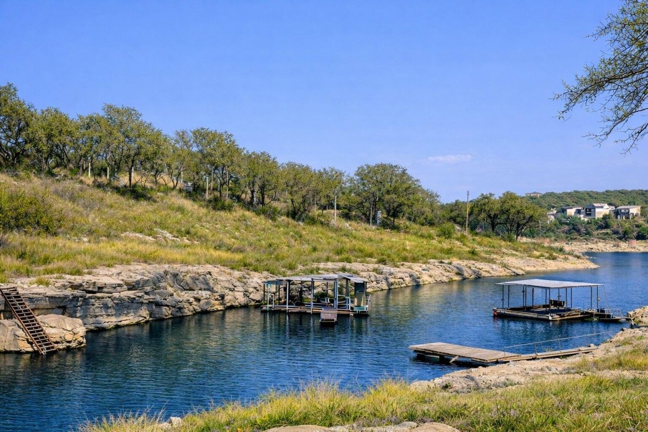 2609 Oak Ridge Dr, Spicewood, TX 78620 Main Photo