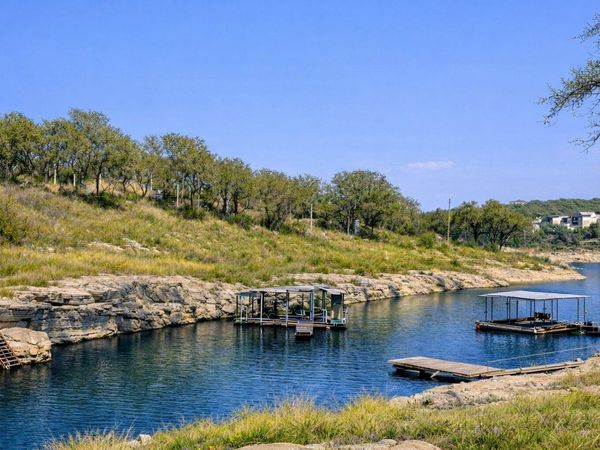 2609 Oak Ridge DR, Spicewood, TX 78620