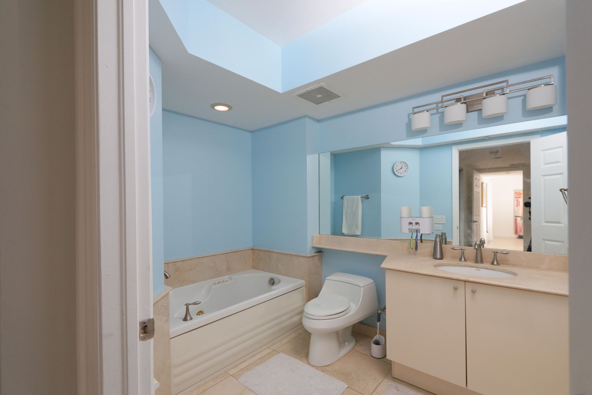 411 N New River Drive E, Unit 201, Fort Lauderdale, FL 33301 Photo