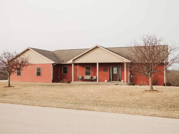 306 Natures Drive, McGregor, IA 52157