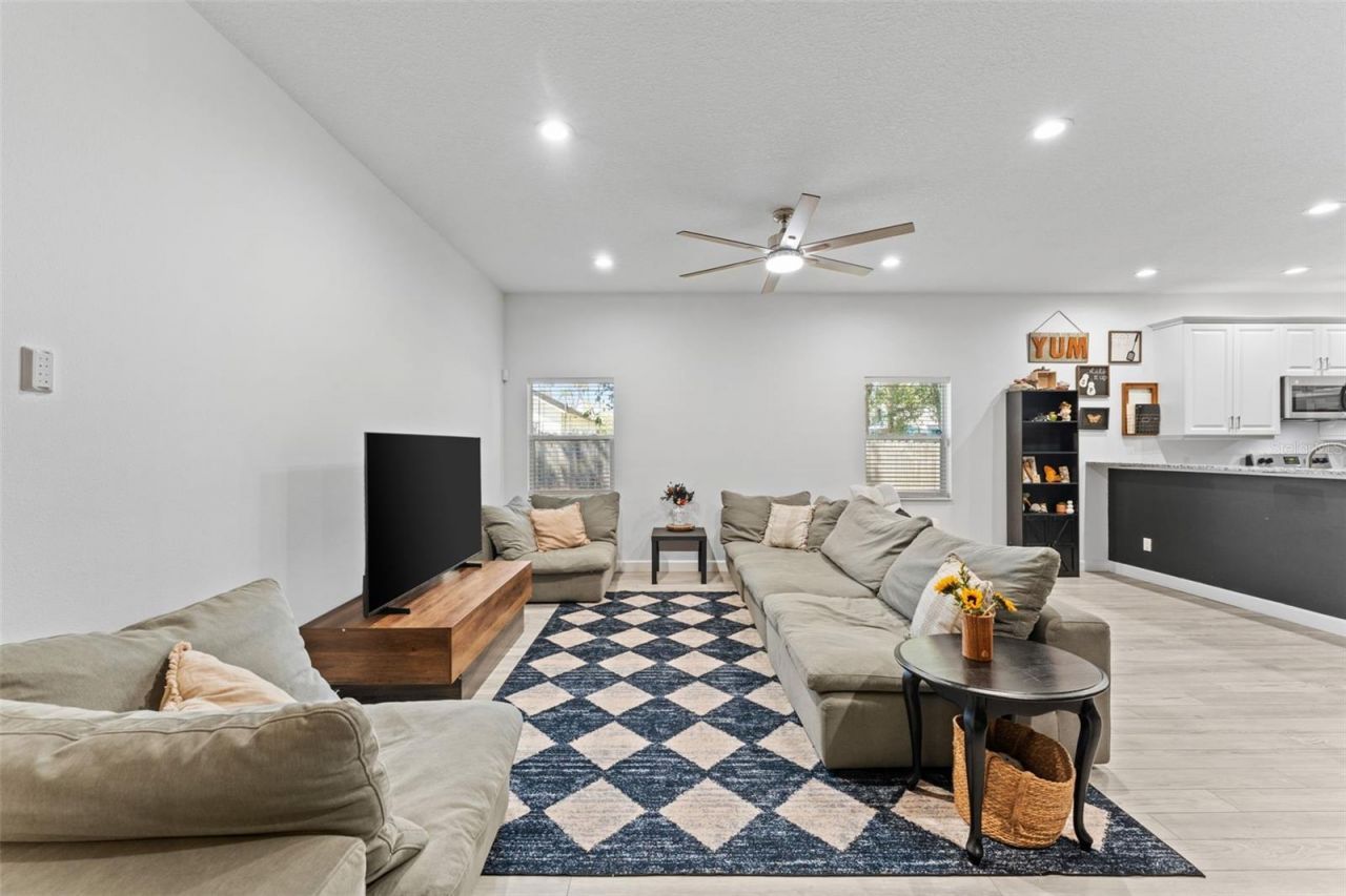 637 Holmes Avenue , Daytona Beach, FL 32114 Photo