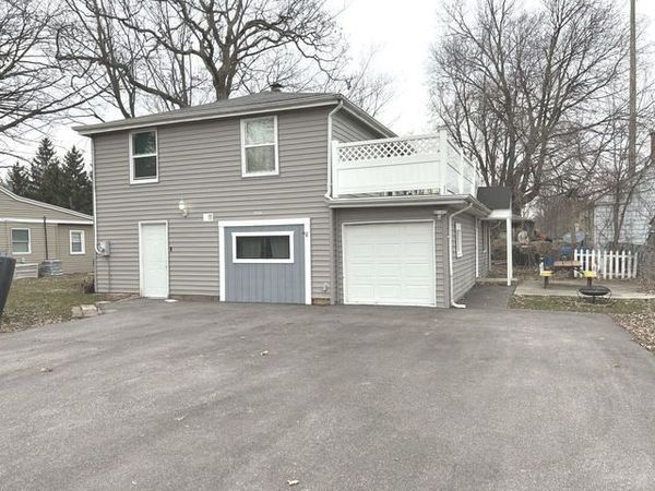 2604 Fair Oak Lane, Unit B, McHenry, IL 60051