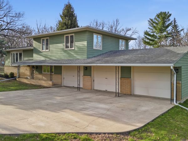 702 Highcrest Road , Dixon, IL 61021