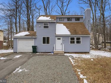 9246 WESTWOOD DRIVE, TOBYHANNA, PA 18466