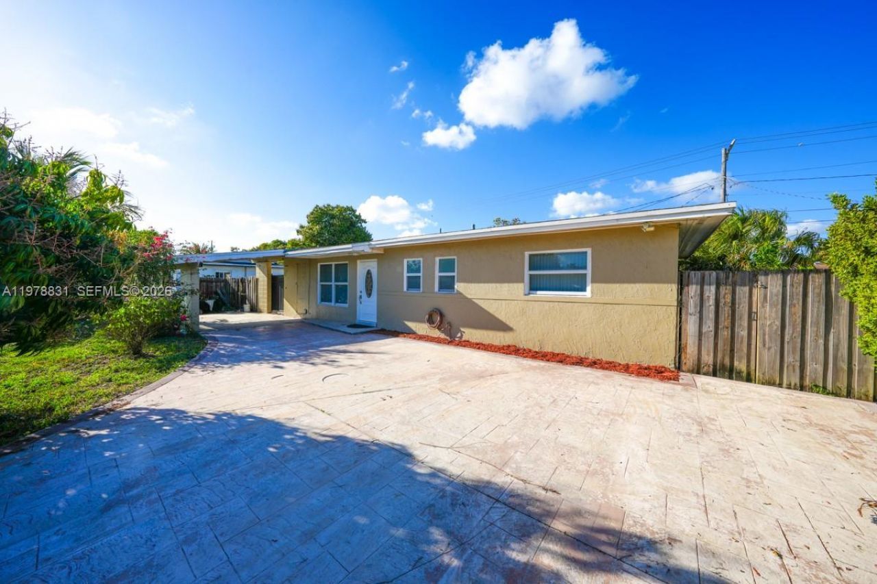 5511 NW 180th Ter, Miami Gardens, FL 33055 Main Photo