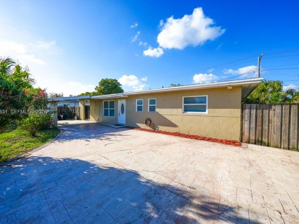 5511 NW 180th Ter, Miami Gardens, FL 33055