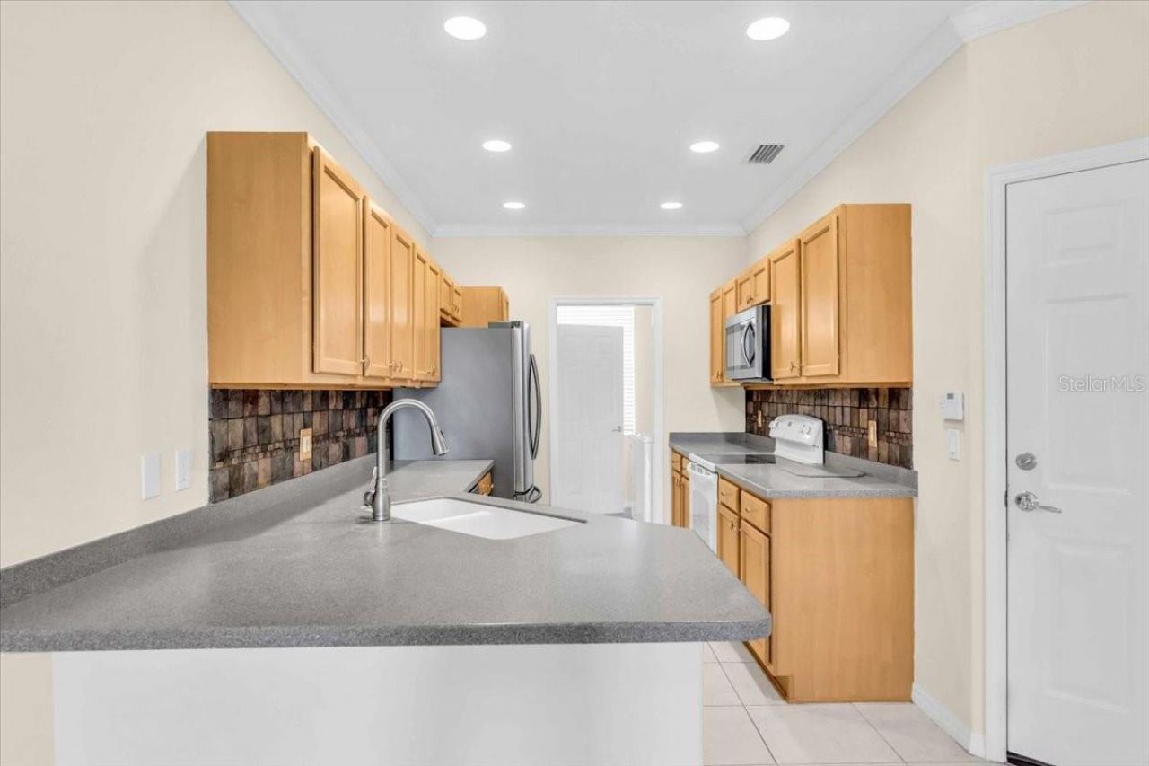 3740 82nd Avenue Circle E, Unit 105, Sarasota, FL 34243 Photo