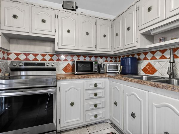 3990 NW 42nd Avenue, Unit Apt 304, Lauderdale Lakes, FL 33319