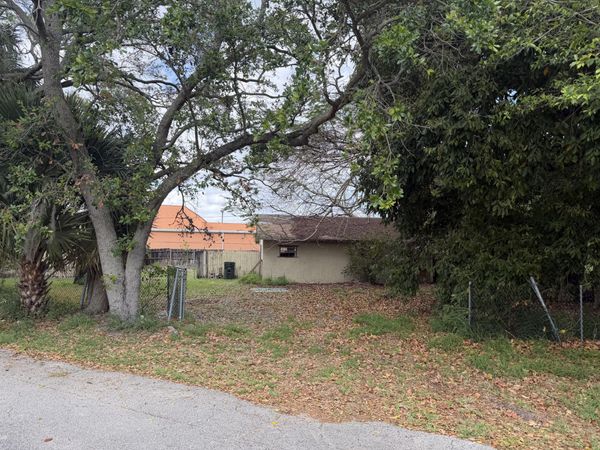 1625 Glen Road, Glen Ridge, FL 33406
