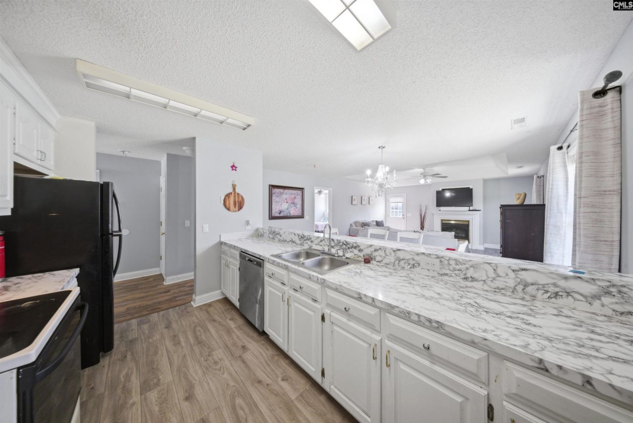 3402 Landmark Drive  Photo 9