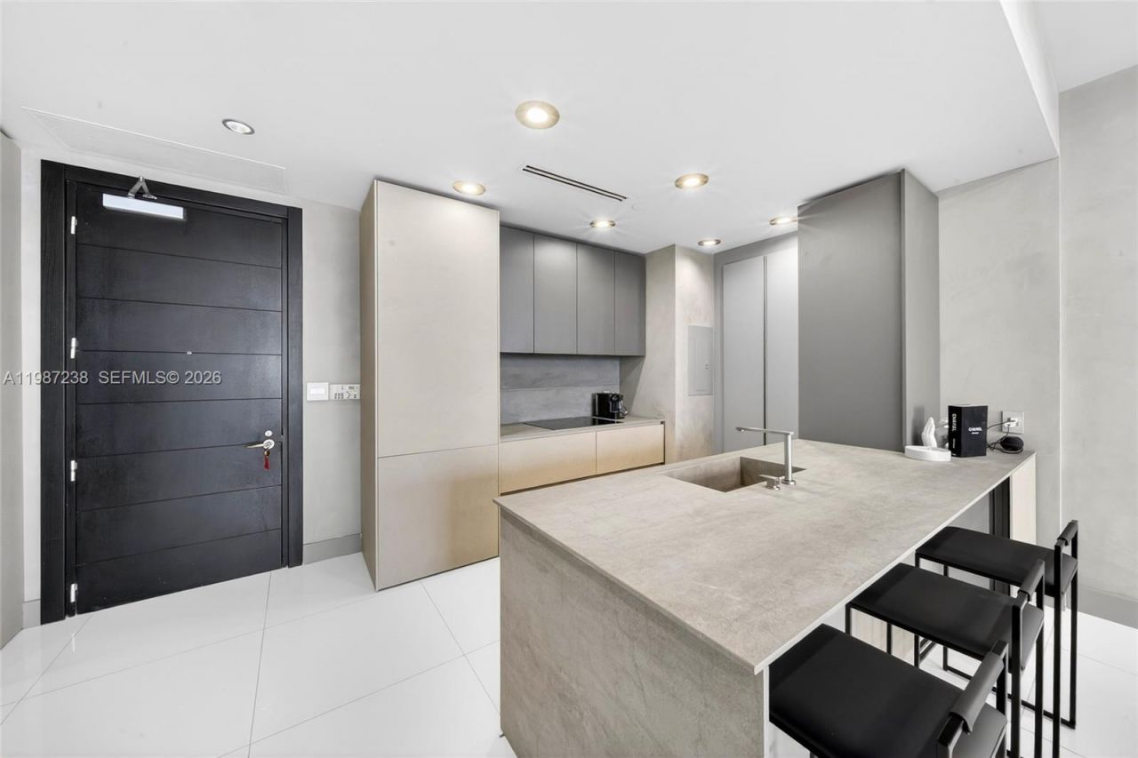 200 Biscayne Boulevard Way, Unit 5010, Miami, FL 33131 Photo