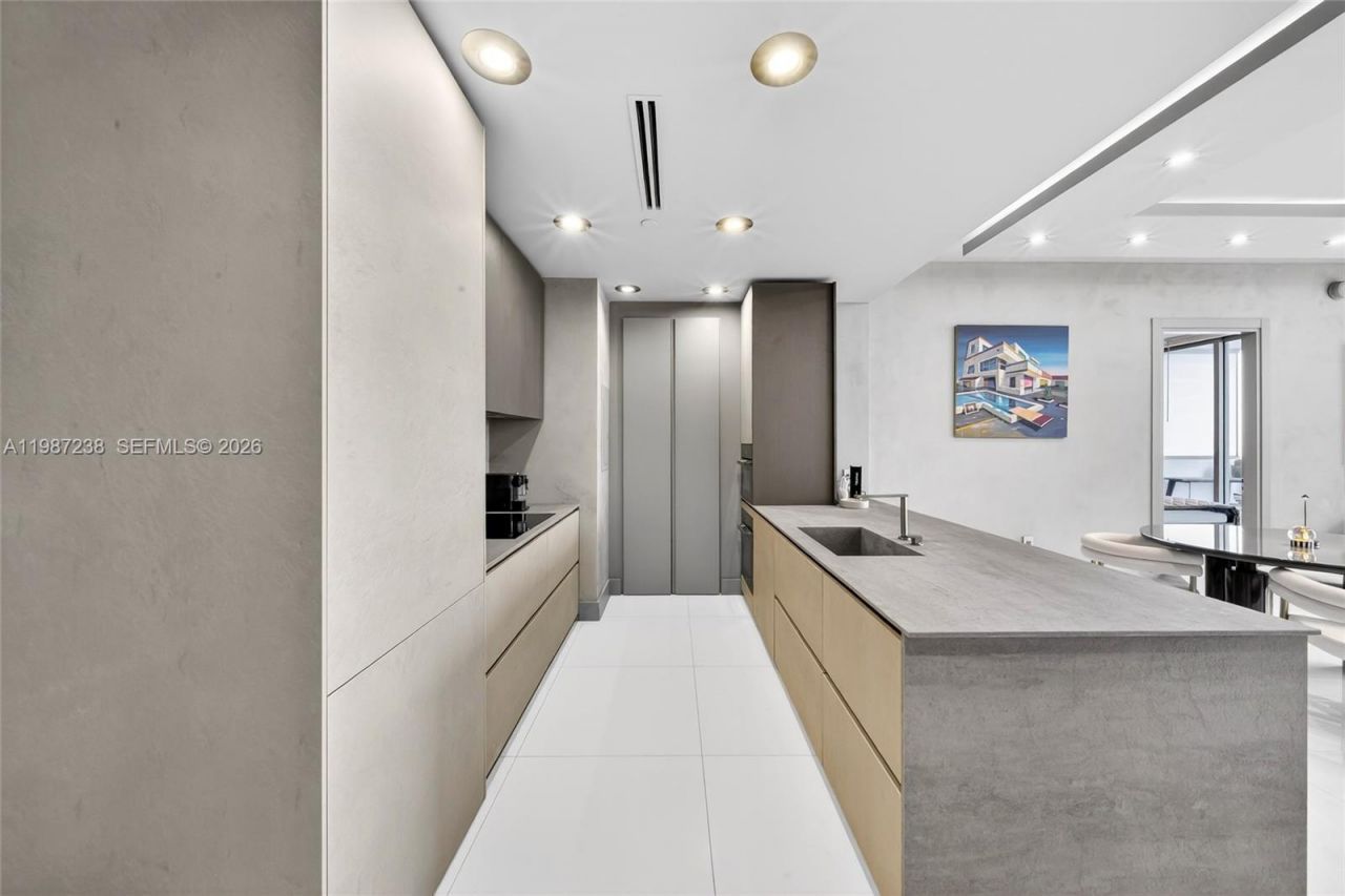 200 Biscayne Boulevard Way, Unit 5010, Miami, FL 33131 Photo