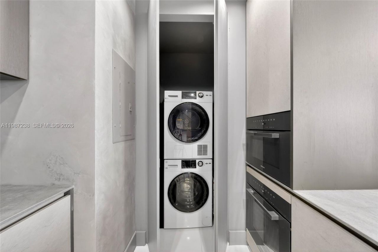 200 Biscayne Boulevard Way, Unit 5010, Miami, FL 33131 Photo