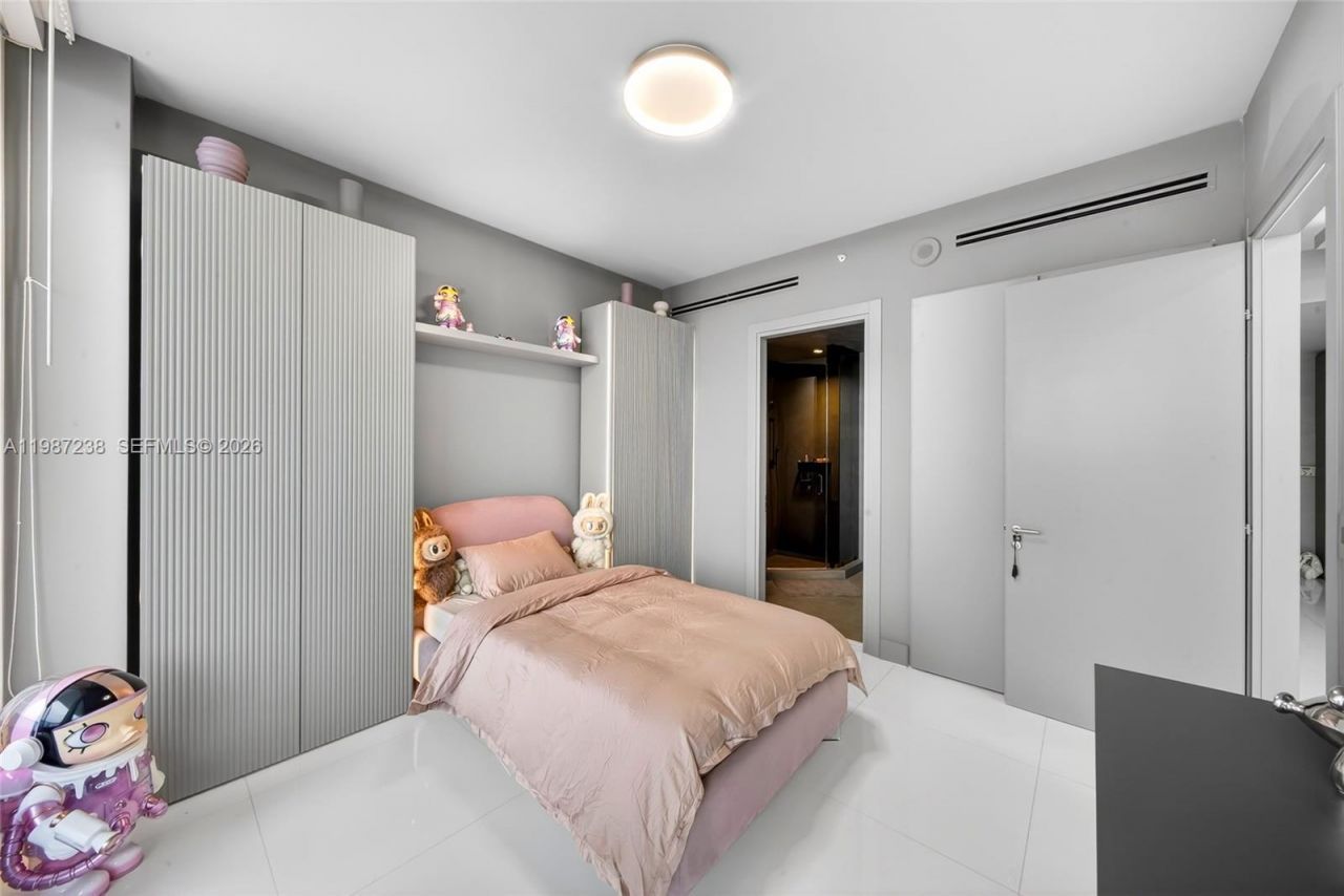 200 Biscayne Boulevard Way, Unit 5010, Miami, FL 33131 Photo