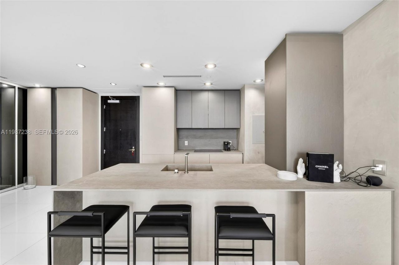 200 Biscayne Boulevard Way , Unit 5010, Miami, FL 33131 Photo