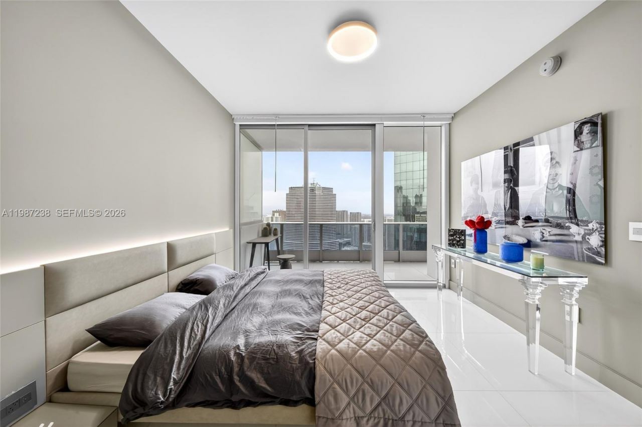 200 Biscayne Boulevard Way, Unit 5010, Miami, FL 33131 Photo