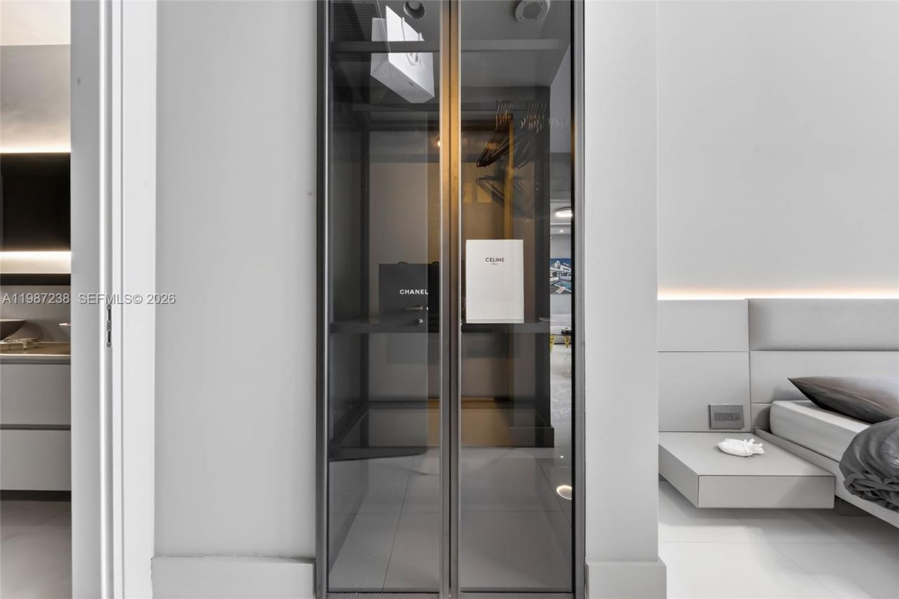 200 Biscayne Boulevard Way, Unit 5010, Miami, FL 33131 Photo