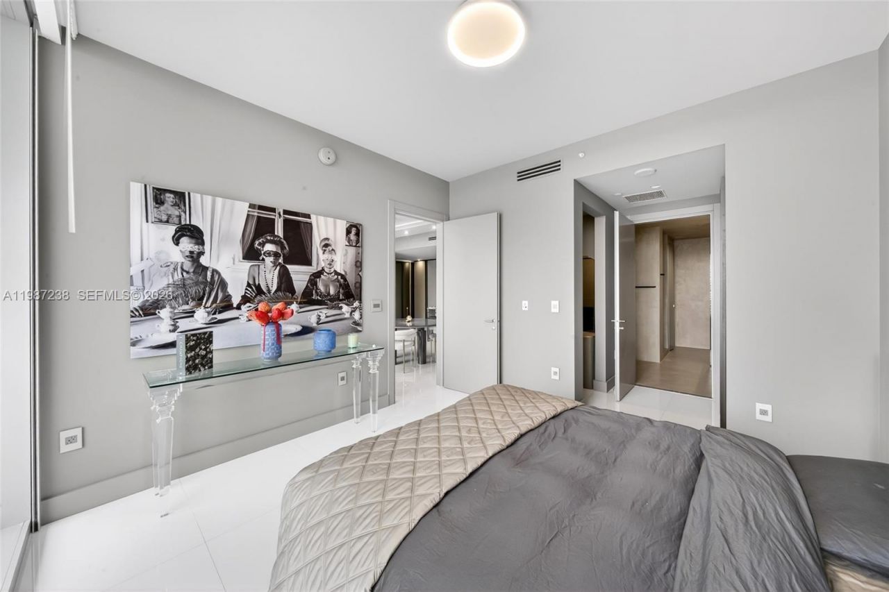 200 Biscayne Boulevard Way , Unit 5010, Miami, FL 33131 Photo