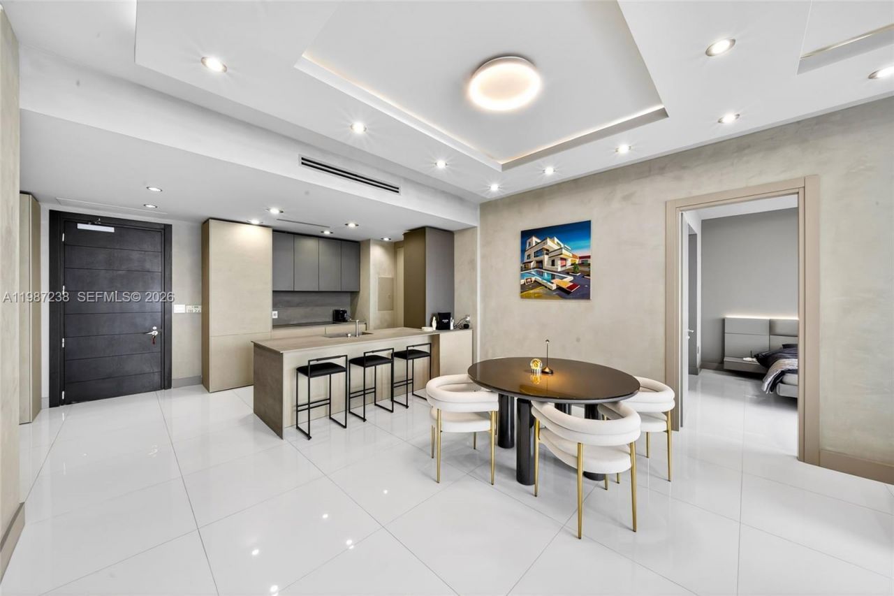 200 Biscayne Boulevard Way, Unit 5010, Miami, FL 33131 Photo