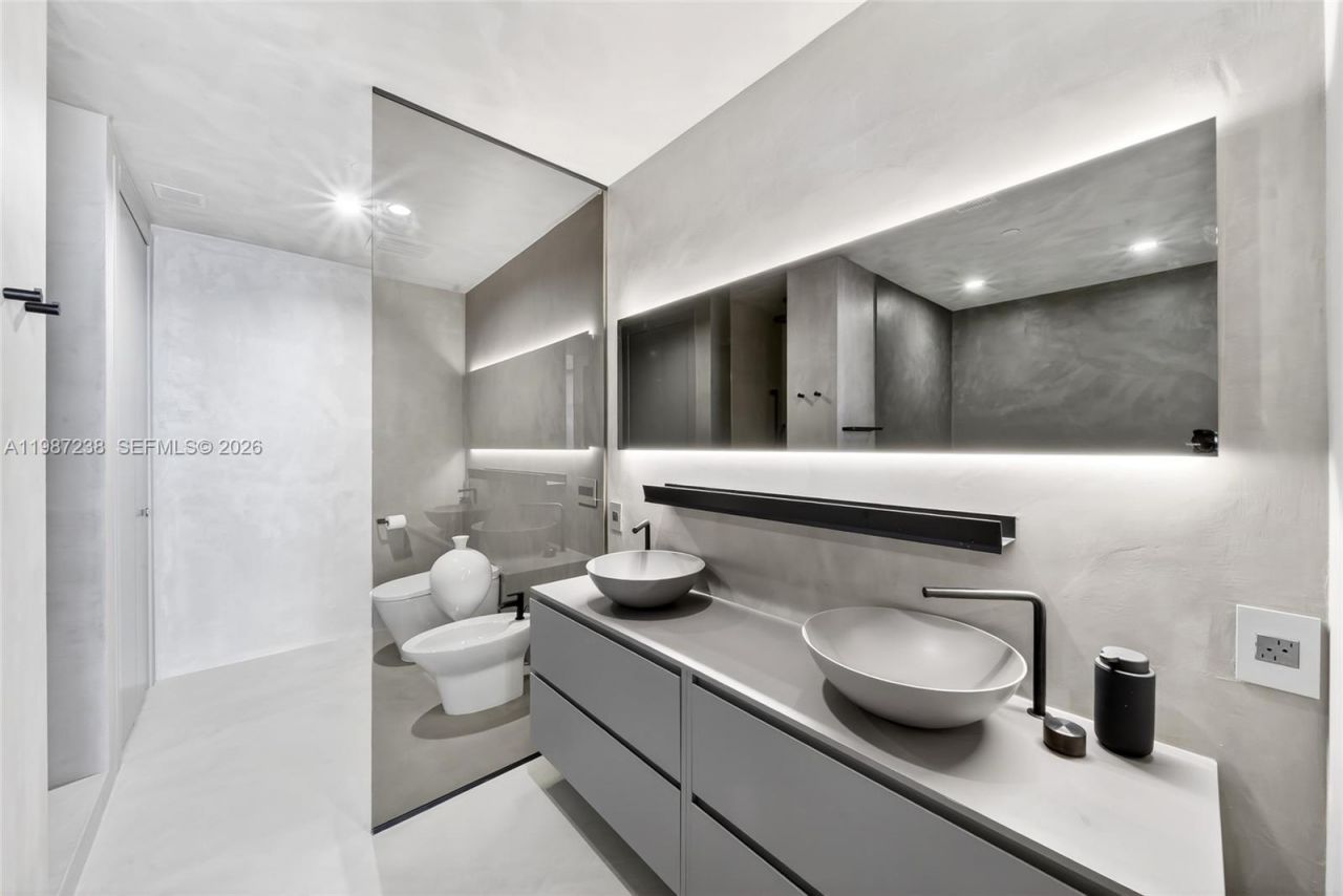 200 Biscayne Boulevard Way , Unit 5010, Miami, FL 33131 Photo