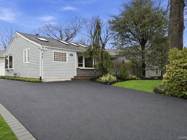 1261 Meadowbrook Road , Merrick, NY 11566