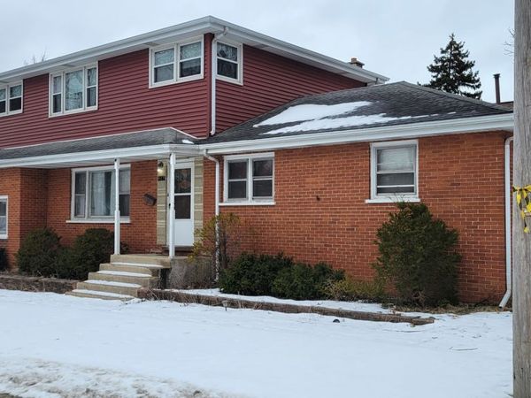 927 Walter Street , Lemont, IL 60439