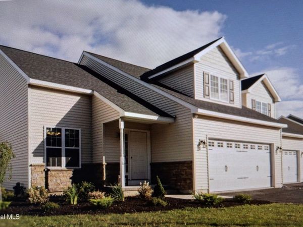 36 Chip Shot Way, Mechanicville, NY 12118