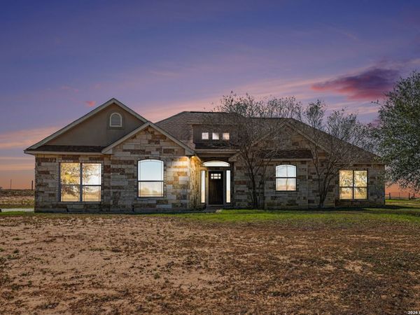 3270 County Road 405, Floresville, TX 78114