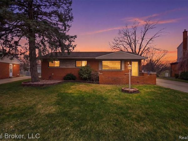 10924 Lesure Drive, Sterling Heights, MI 48312