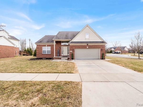 21196 Oak Ridge Drive, Clinton Twp, MI 48036