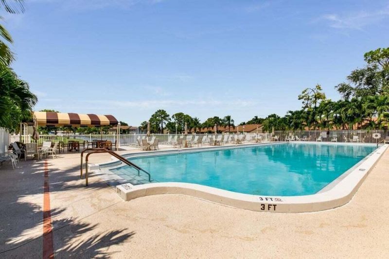 614 Sea Pine Way, Unit C2, West Palm Beach, FL 33415 Photo