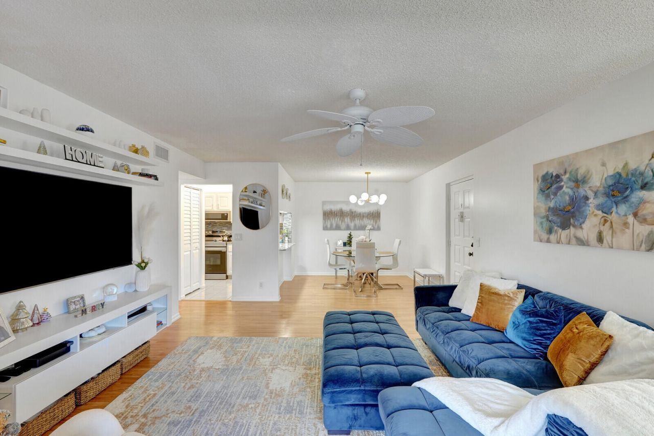 614 Sea Pine Way, Unit C2, West Palm Beach, FL 33415 Photo