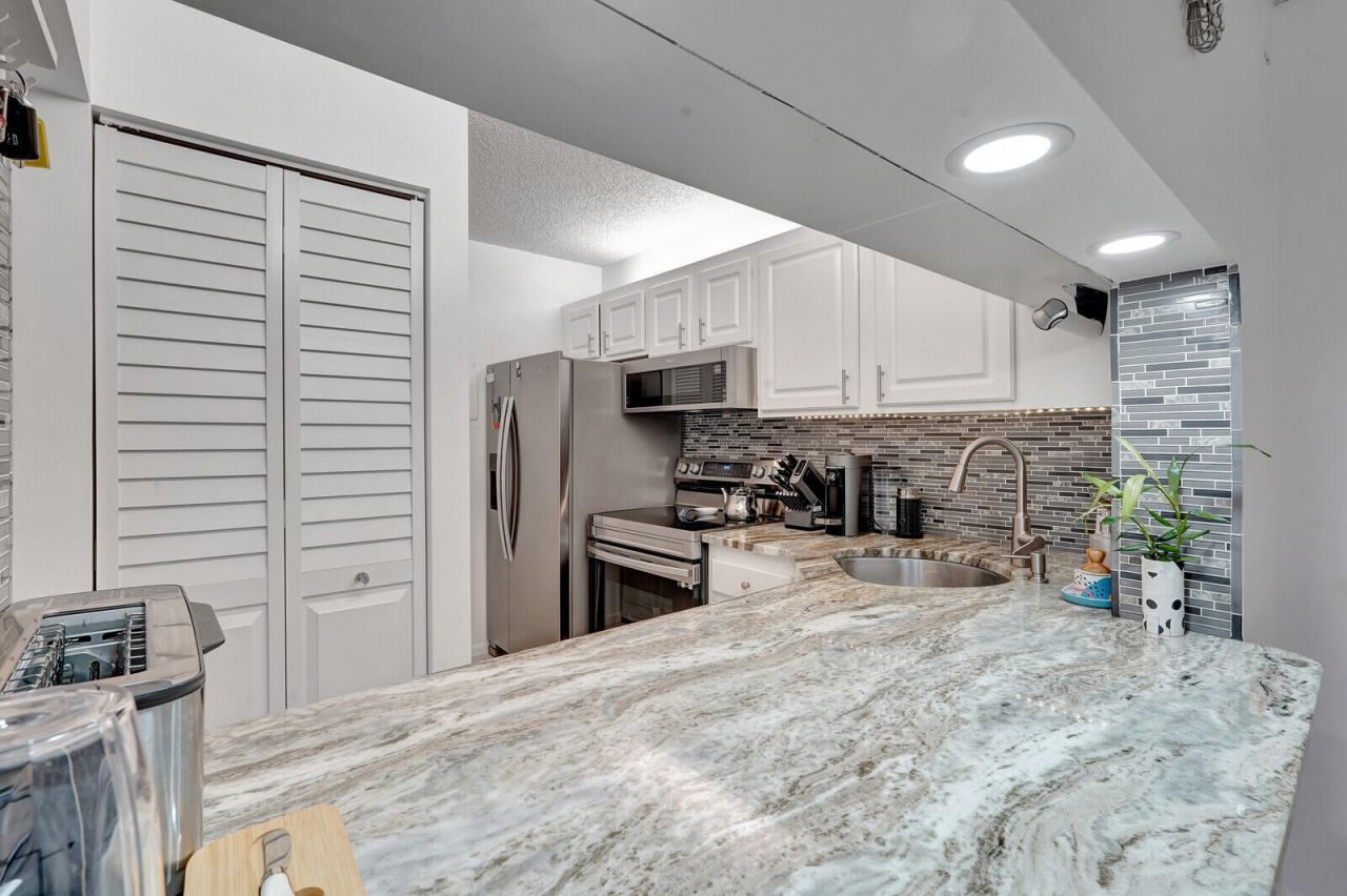 614 Sea Pine Way, Unit C2, West Palm Beach, FL 33415 Photo