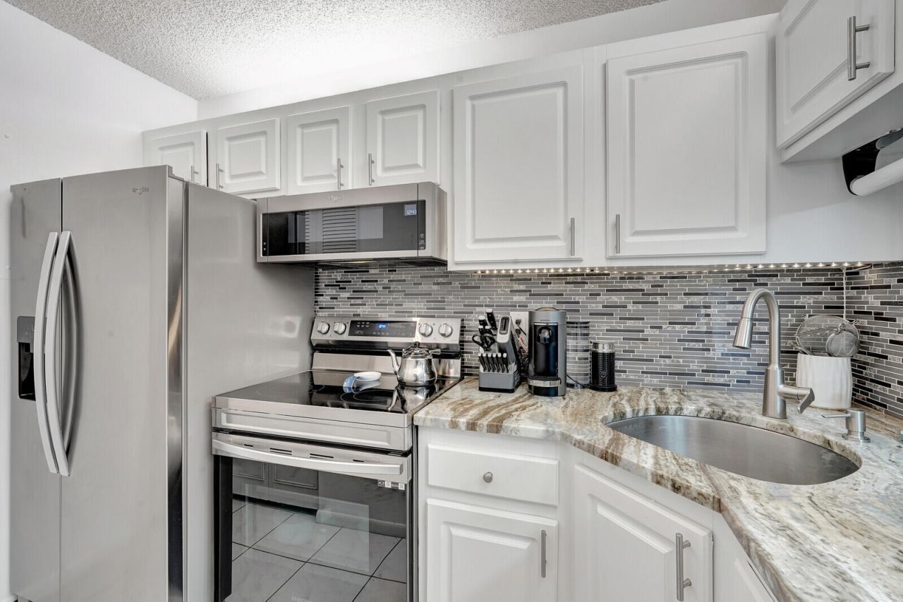 614 Sea Pine Way, Unit C2, West Palm Beach, FL 33415 Photo