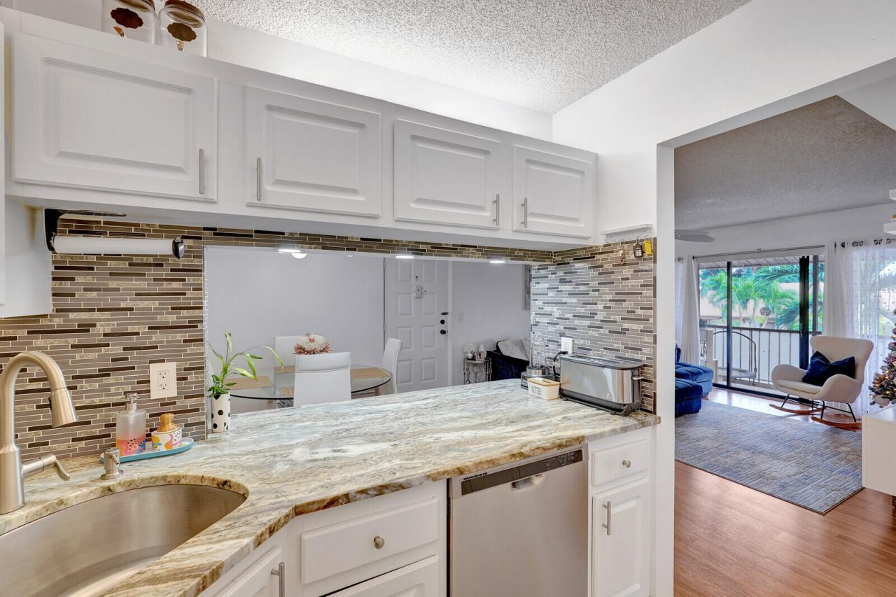 614 Sea Pine Way, Unit C2, West Palm Beach, FL 33415 Photo