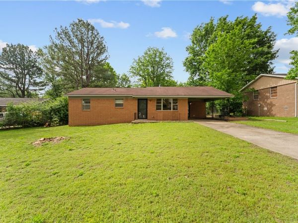 357 W Wren Circle, Fayetteville, AR 72704