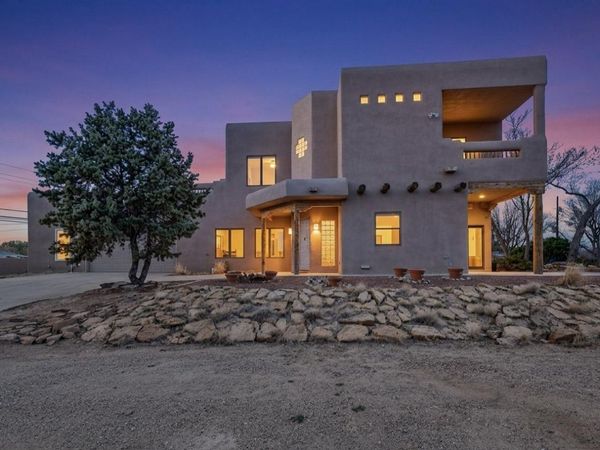 5566 Corrales Road, Corrales, NM 87048