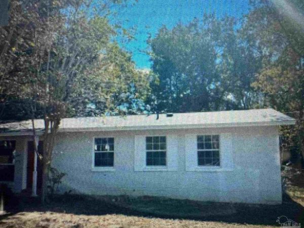919 Blue Springs Dr, Pensacola, FL 32505