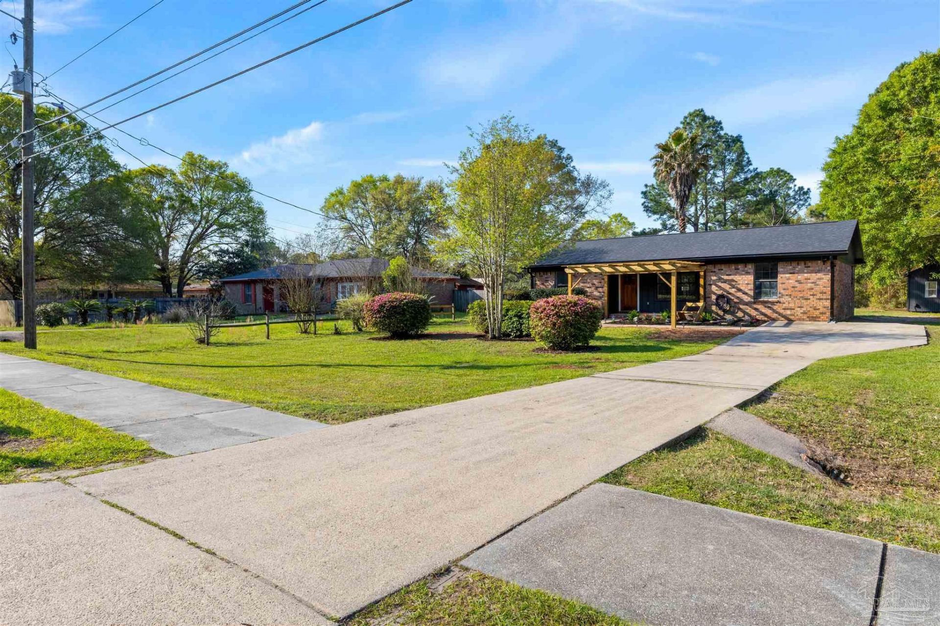 1027 Dog Track Rd, Pensacola, FL 32506 Main Photo