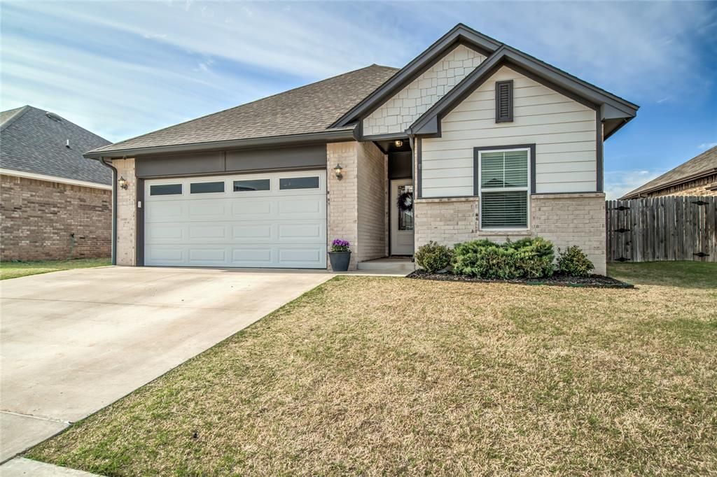 9037 NW 142nd Street, Yukon, OK 73099 Main Photo